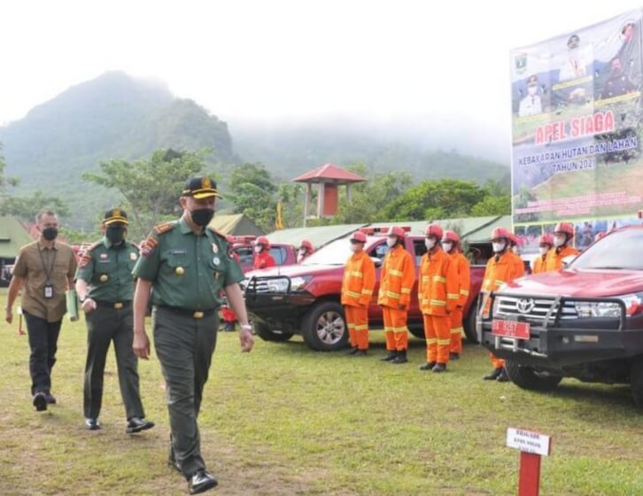 Gubernur Sumbar Mahyeldi menghadiri Apel Siaga Pengendalian Kebakaran Hutan 2021 di Harau, Kabupaten Limapuluh Kota. (foto: Pemprov Sumbar)
