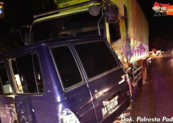 Kecelakaan beruntun di jalur lintas Padang-Solok. (foto: Polresta Padang)