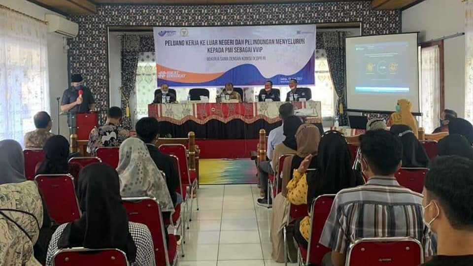 Anggota DPR RI Sosialiasi Perlindungan dan Peluang Kerja ke Luar Negeri di Padang Panjang