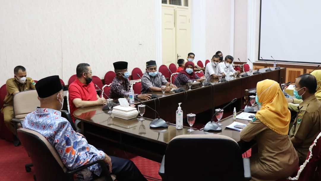 Bertemu Pemilik Keramba, Gubernur Sumbar Jelaskan Teknis Revitalisasi Danau Maninjau