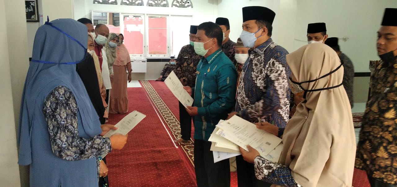 13 Pelaku Usaha Pangan di Payakumbuh Terima Sertifikat Halal 