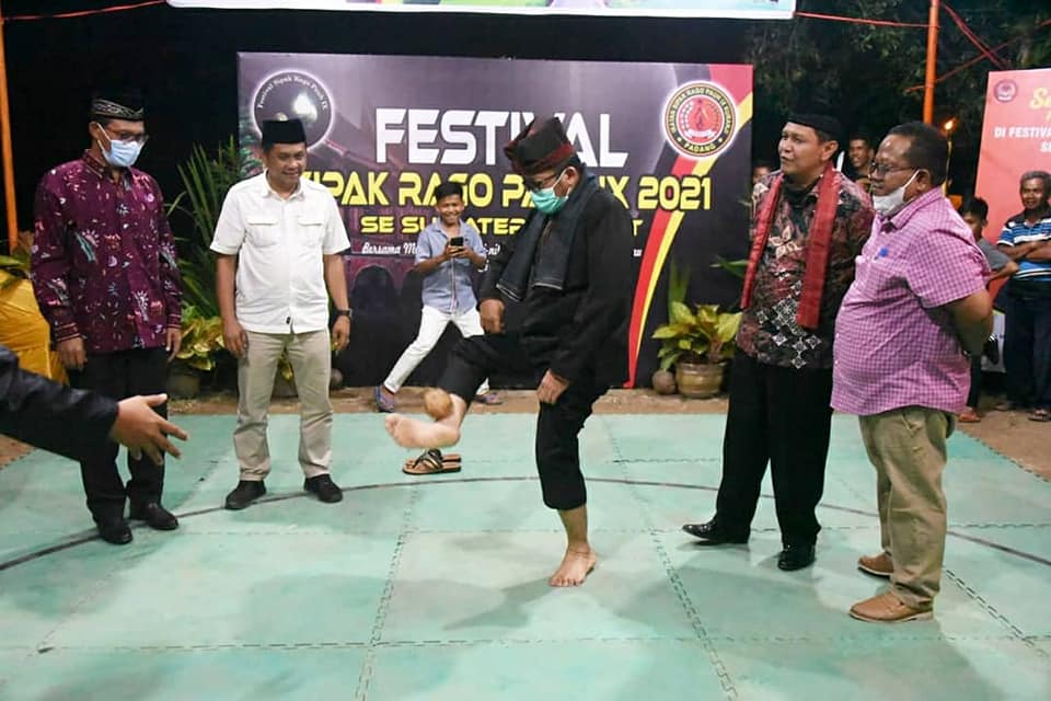 Lestarikan Budaya Minangkabau, Pemko Padang Berencana Gelar Festival Sipak Rago