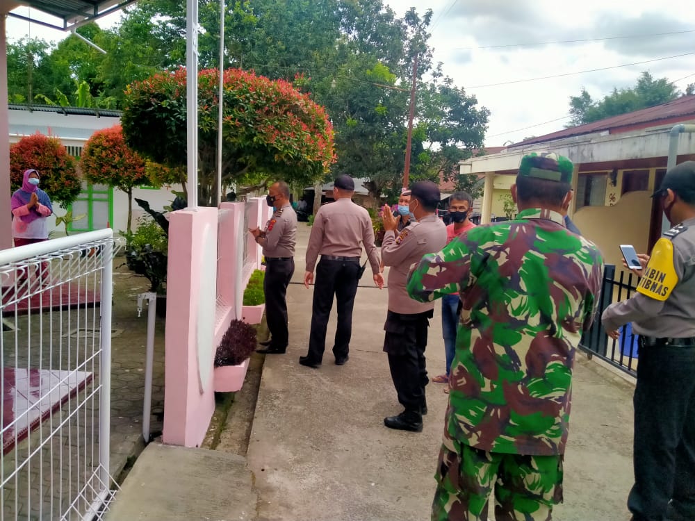 Rumah Pasien Covid-19 di Bukittinggi Dipasangi Stiker Isolasi Mandiri