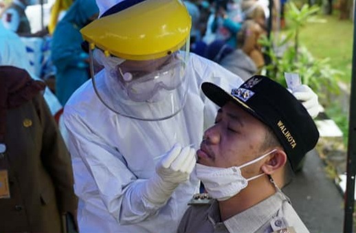 Pastikan Tak Terpapar Covid-19, ASN dan Tenaga Kontrak Pemko Bukittinggi Diswab