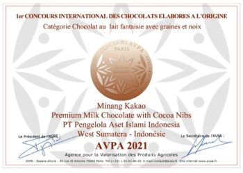 Sertifikat penghargaan yang diterima Minang Kakao dari AVPA. (Foto: ist)