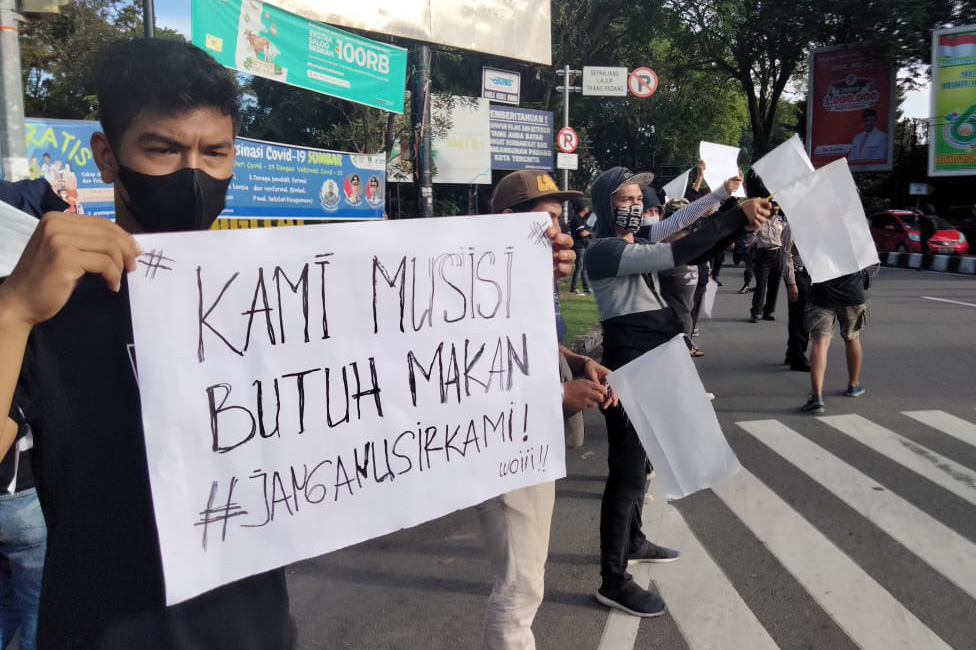 Aksi protes PPKM