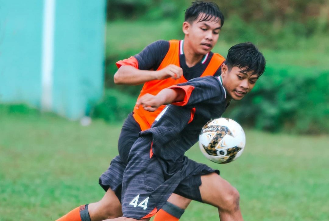 L:anggam-Semen Padang FC Academy