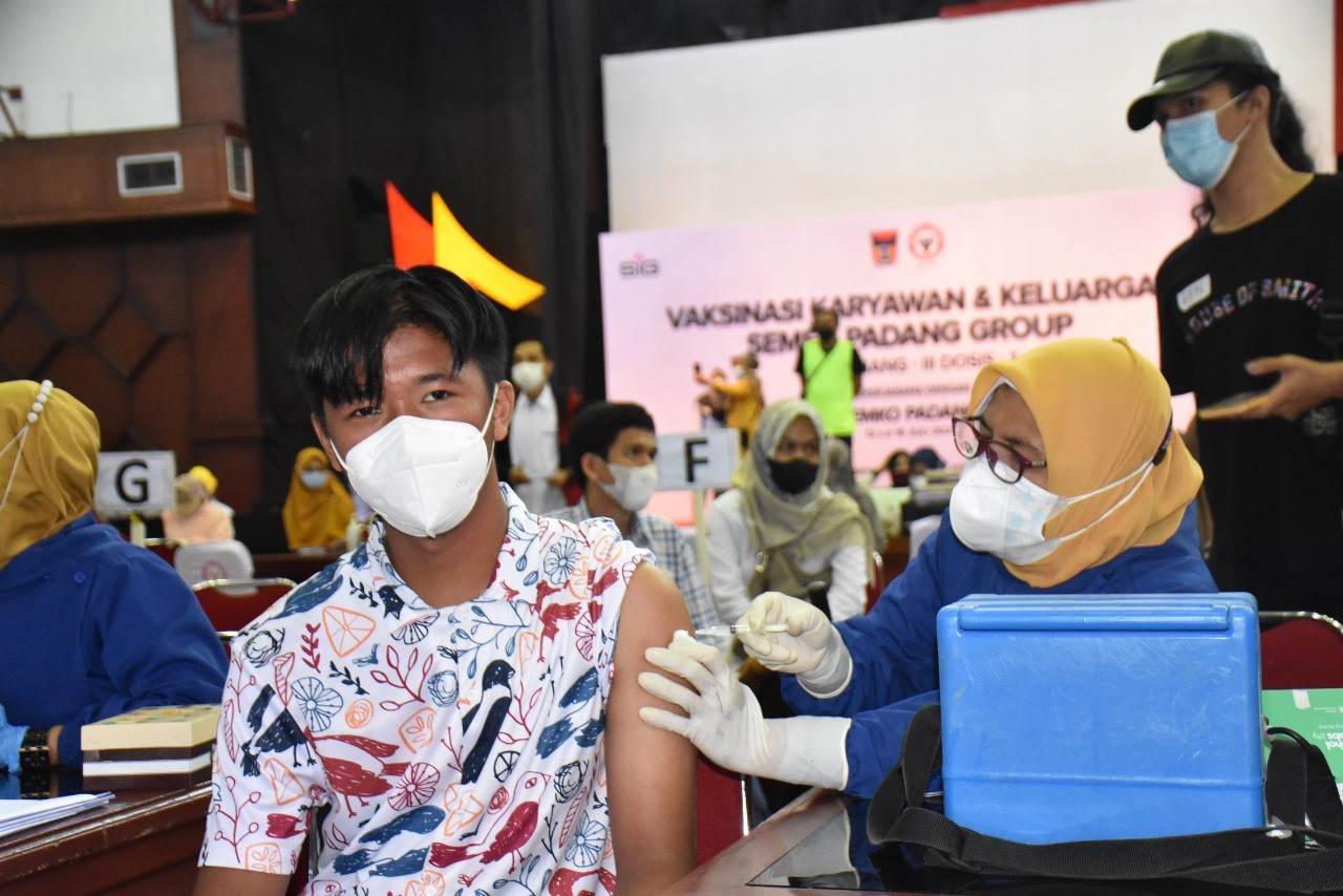 Semen Padang Kembali Buka Vaksinasi Gelombang Ketiga untuk Keluarga Karyawan