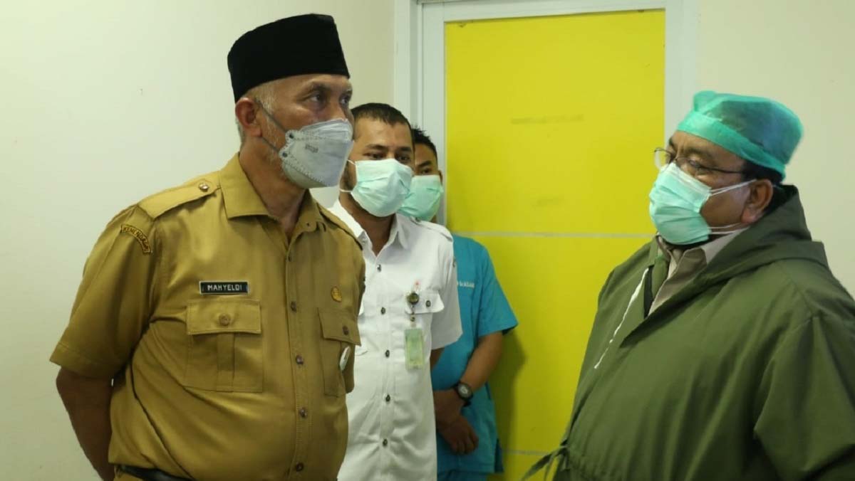 Gubernur Sumbar Kunjungi RSUP M Djamil, Beri Dukungan pada Pasien Covid-19