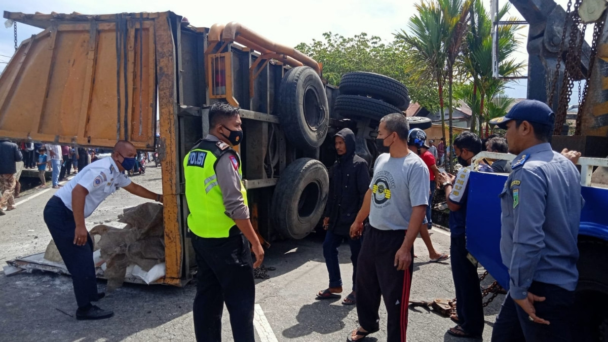 kecelakaan truk panyalaian