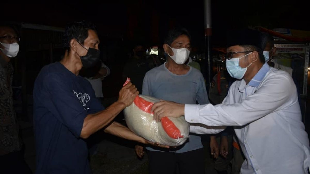 Langgam.id-Wako bagikan beras