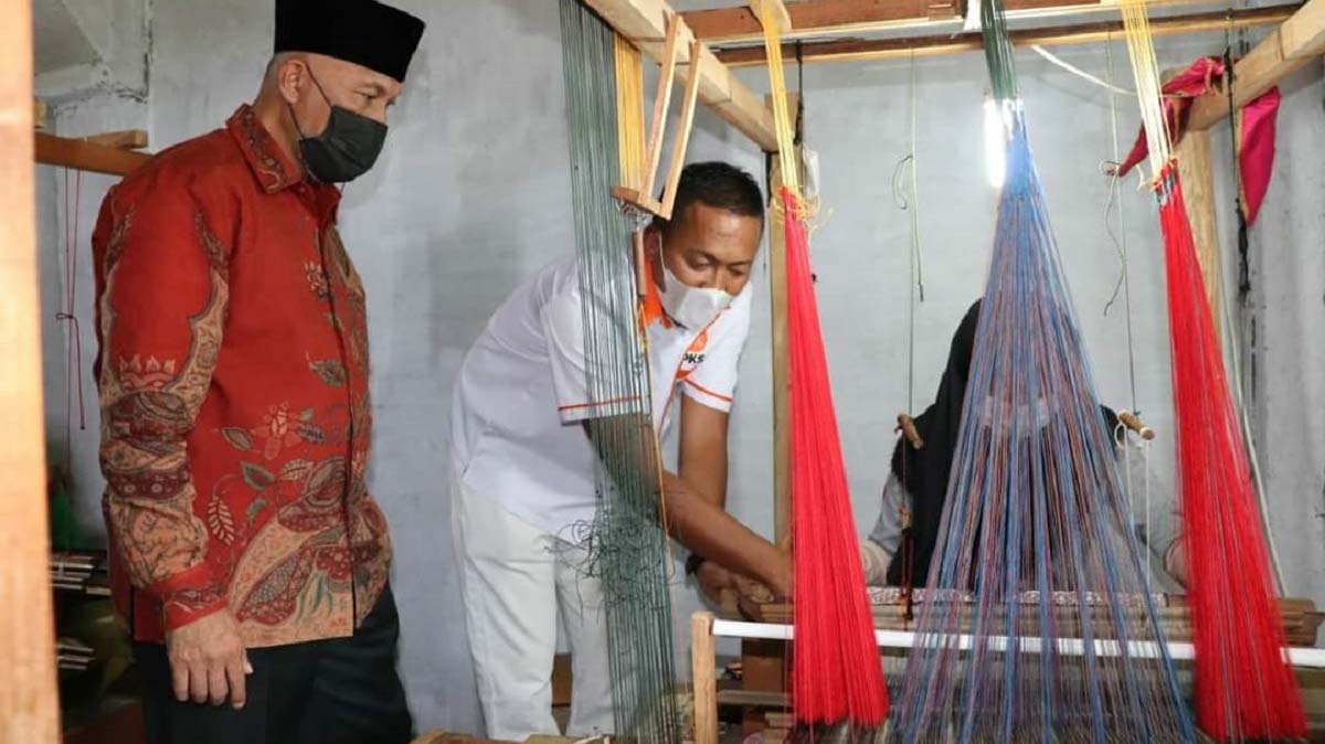 ATBM Persingkat Waktu Tenun Pandai Sikek dari 40 Hingga 5 Hari