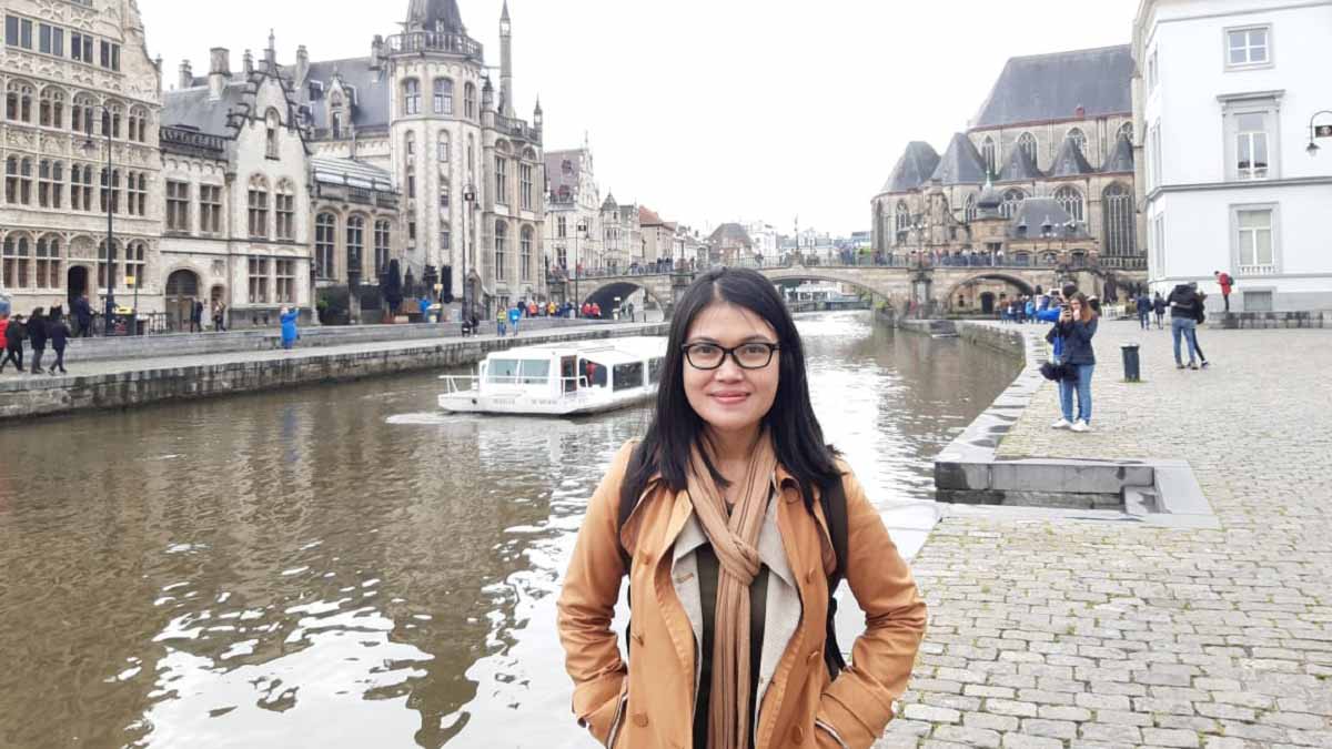 Mantan Direktur LBH Padang Era Purnama Sari Raih SK Trimurti Award