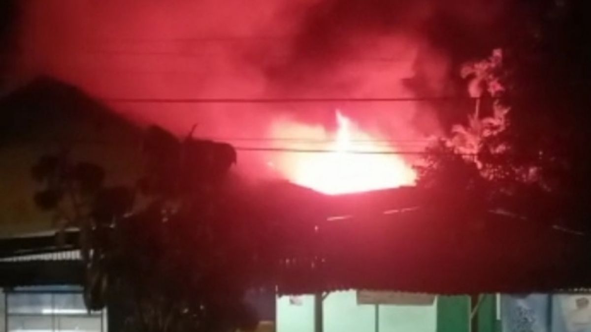 Langgam.id-Kebakaran di asrama TNI cengkeh