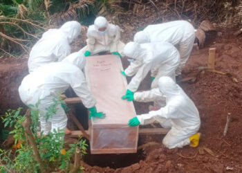 Pemakaman jenazah pasien covid-19 di TPU Bungus. [dok. Dinas LHK]