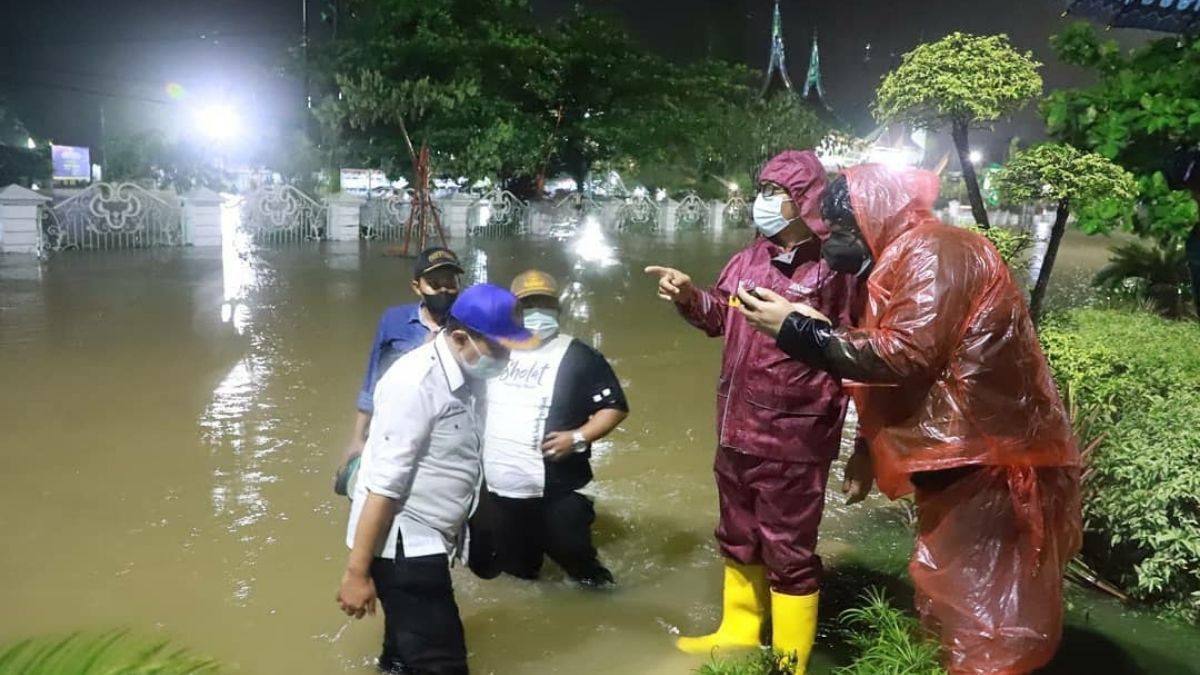 Langgam.id-banjir di Padang