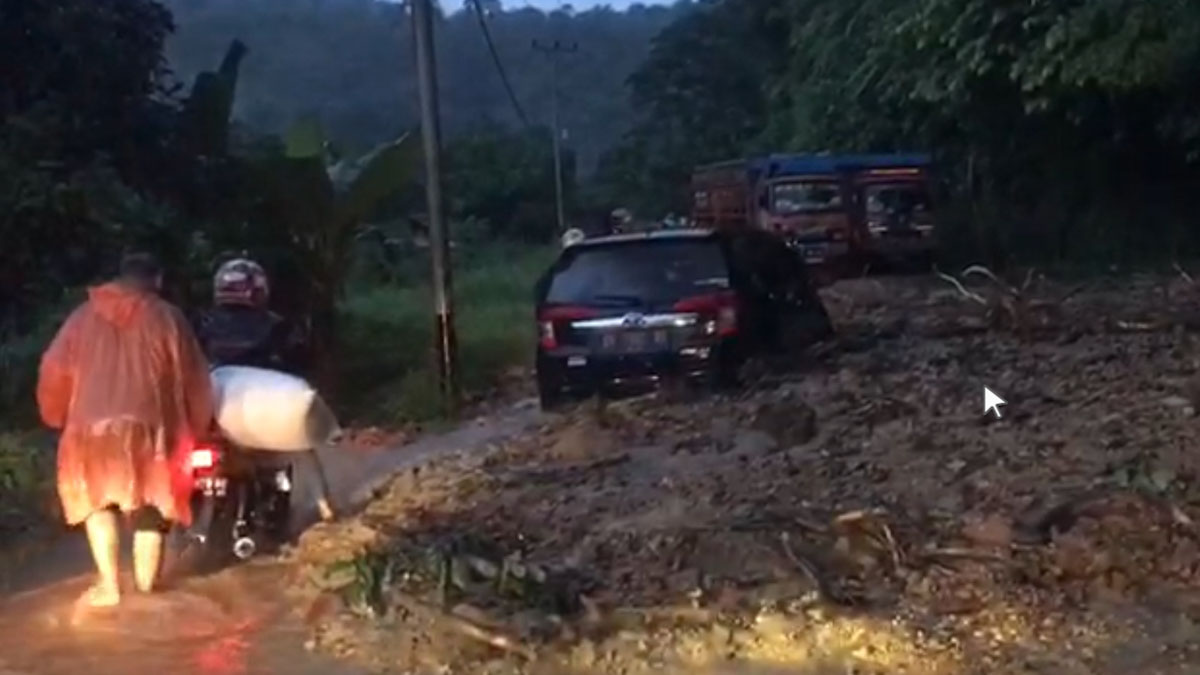 longsor jalur padang-solok