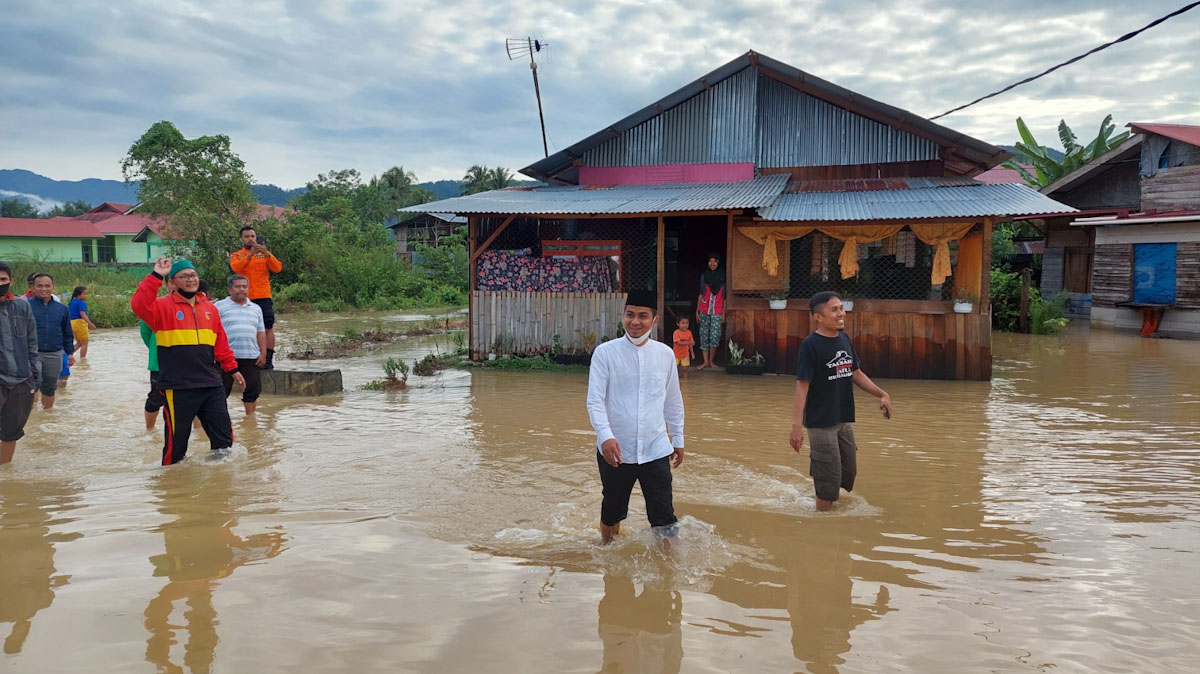 Hujan dan Penyempitan Saluran Air Sebabkan Banjir di Talago Birahun Solok