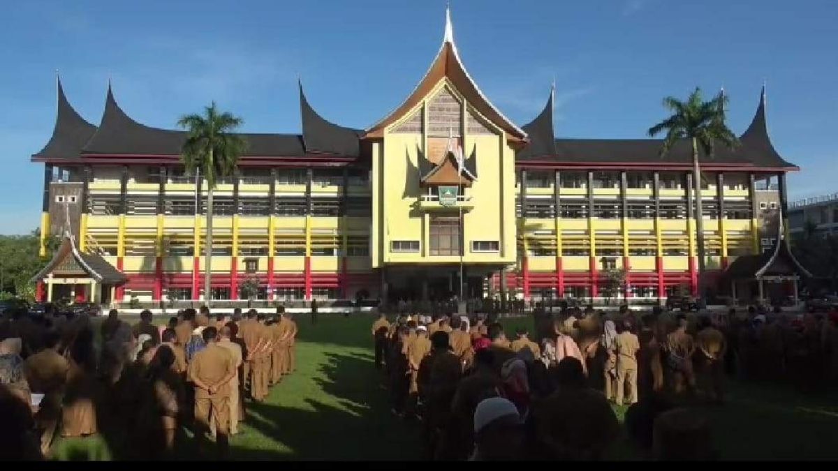 Pemerintah Provinsi Sumatra Barat (Pemprov Sumbar) membuka pengadaan Calon Pegawai Negeri Sipil (CPNS)2024. Ada sebanyak 424 formasi CPNS