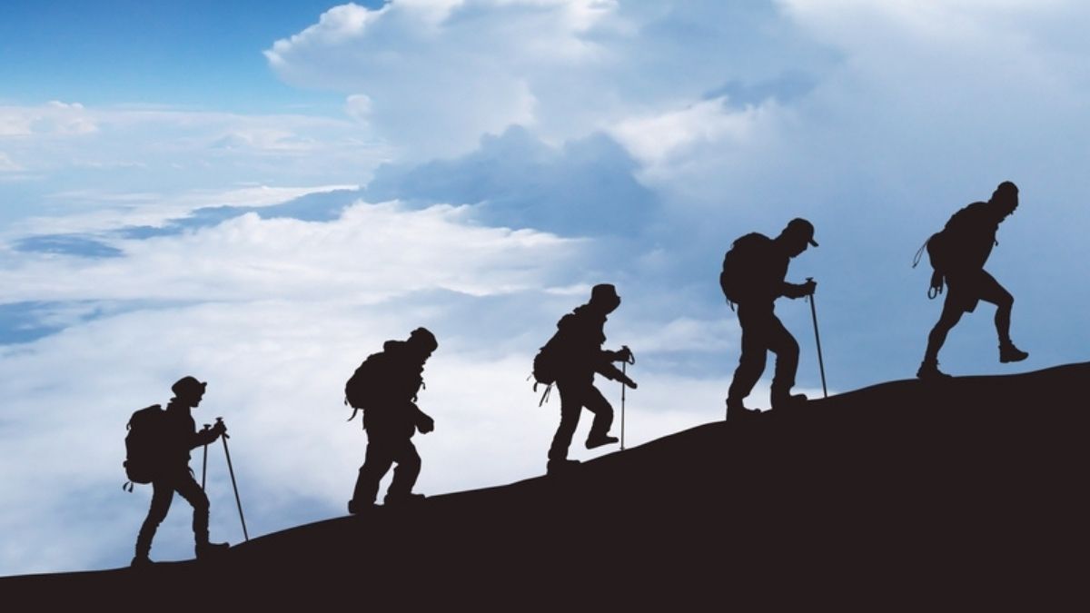 Balai Konservasi Sumber Daya Alam (BKSDA) Sumatra Barat menutup pendakian di empat gunung yang ada di Sumbar pada libur Natal dan Tahun Baru 2023.