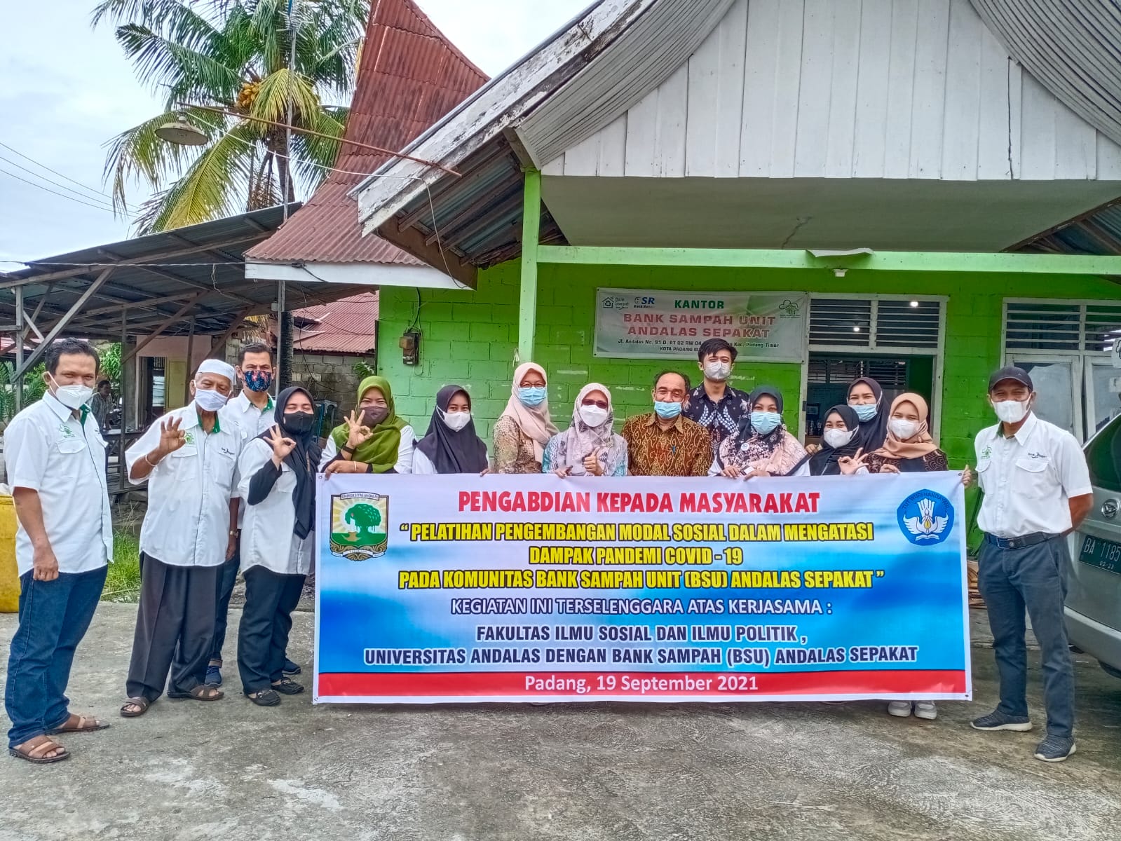 Dosen Jurusan Ilmu Politik FISIP Unand Beri Pelatihan Pengembangan Modal Sosial Dalam Mengatasi Dampak Pandemi Covid-19 Pada Komunitas BSU Andalas Sepakat