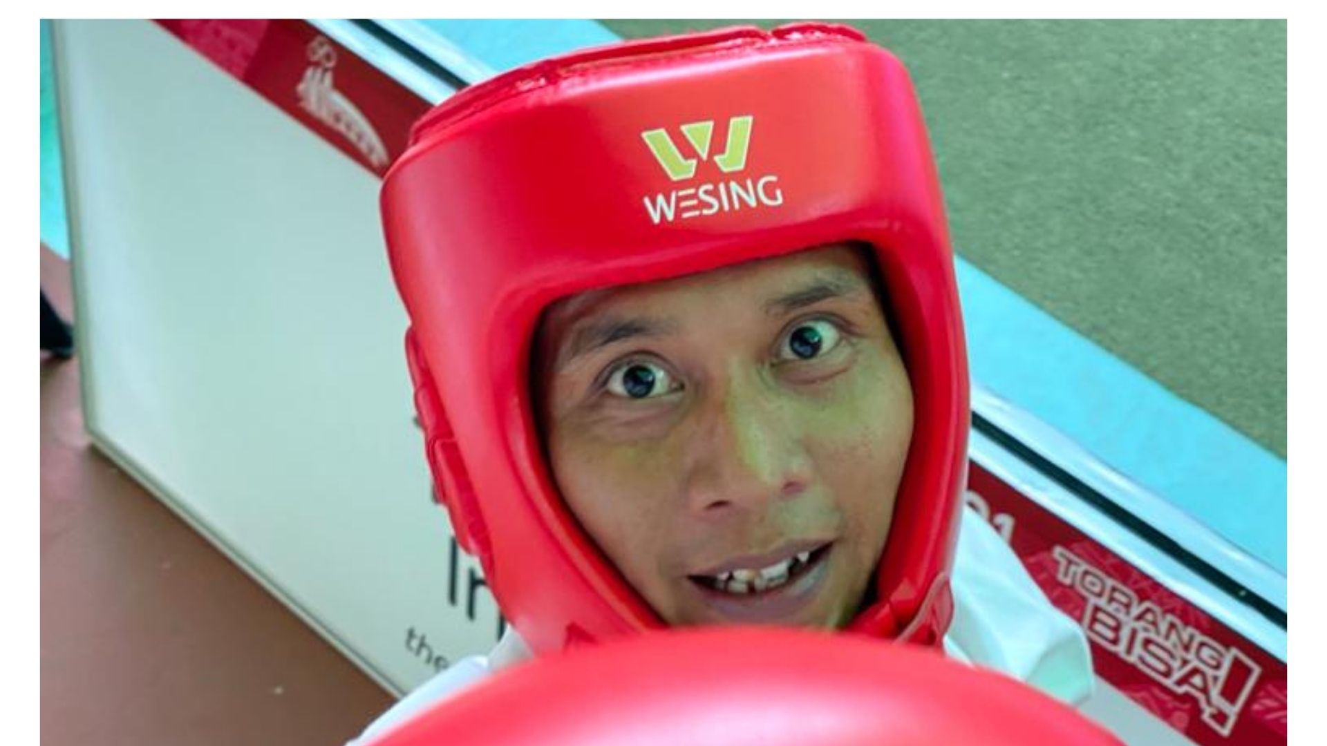 Sumbang Emas untuk Sumbar, Isak Tangis Ari Pramanto tak Terbendung