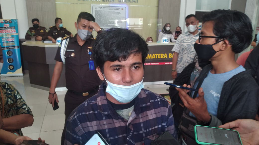 Puluhan Orang Datangi Kejati Sumbar, Minta Bupati Pessel Segera Dieksekusi