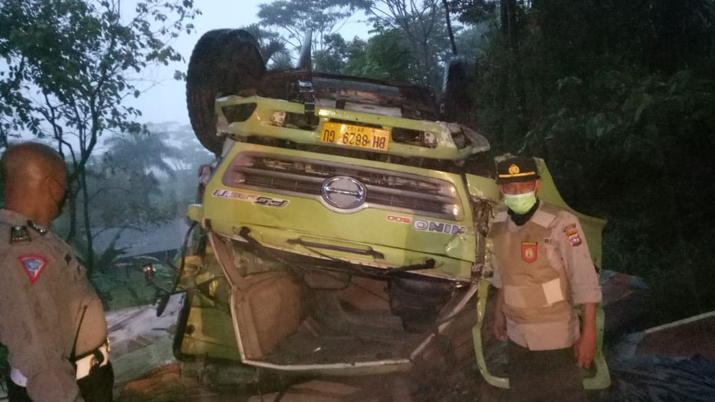 Kecelakaan Truk di Sitinjau Lauik Padang, 2 Orang Dirawat
