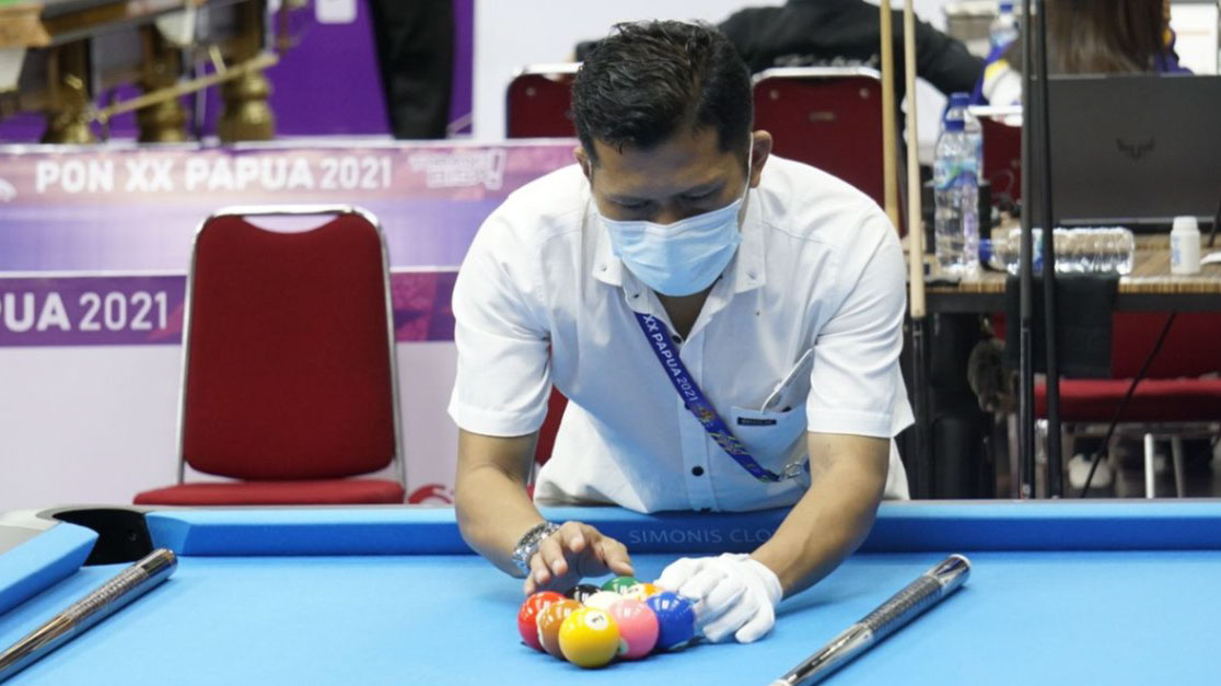 Di Balik Pertandingan Biliar PON XX Papua, Ada Wasit yang Rela Berdiri 6 Jam