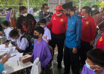 Vaksinasi covid-19 untuk pelajar dan santri di Padang. [dok. BIN Sumbar]