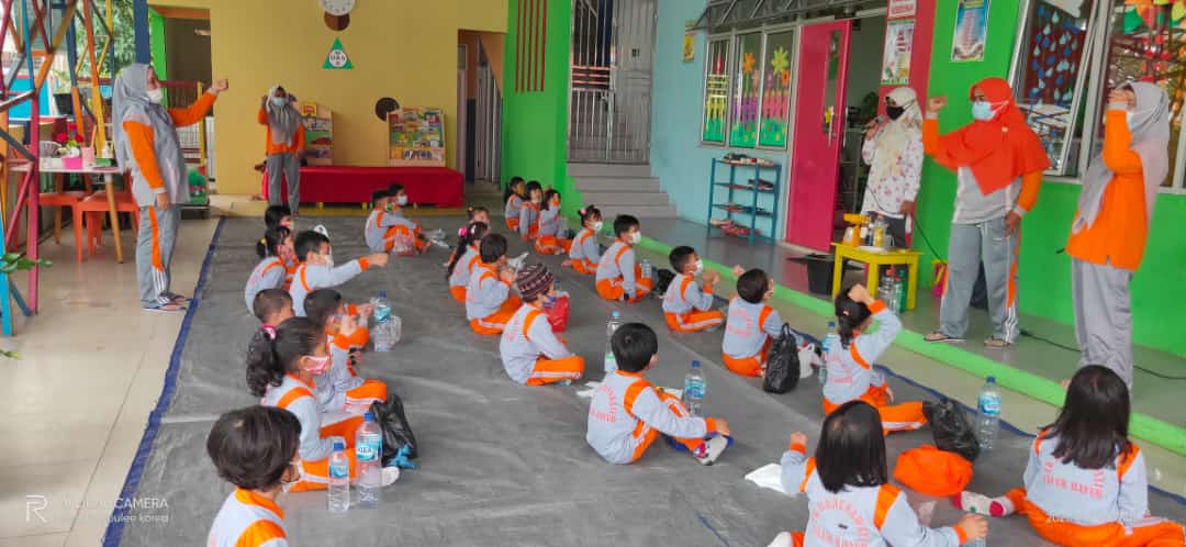 Anak-anak TK Barunawati Bersama Dosen Unand Selamatkan Bumi dari Dapur