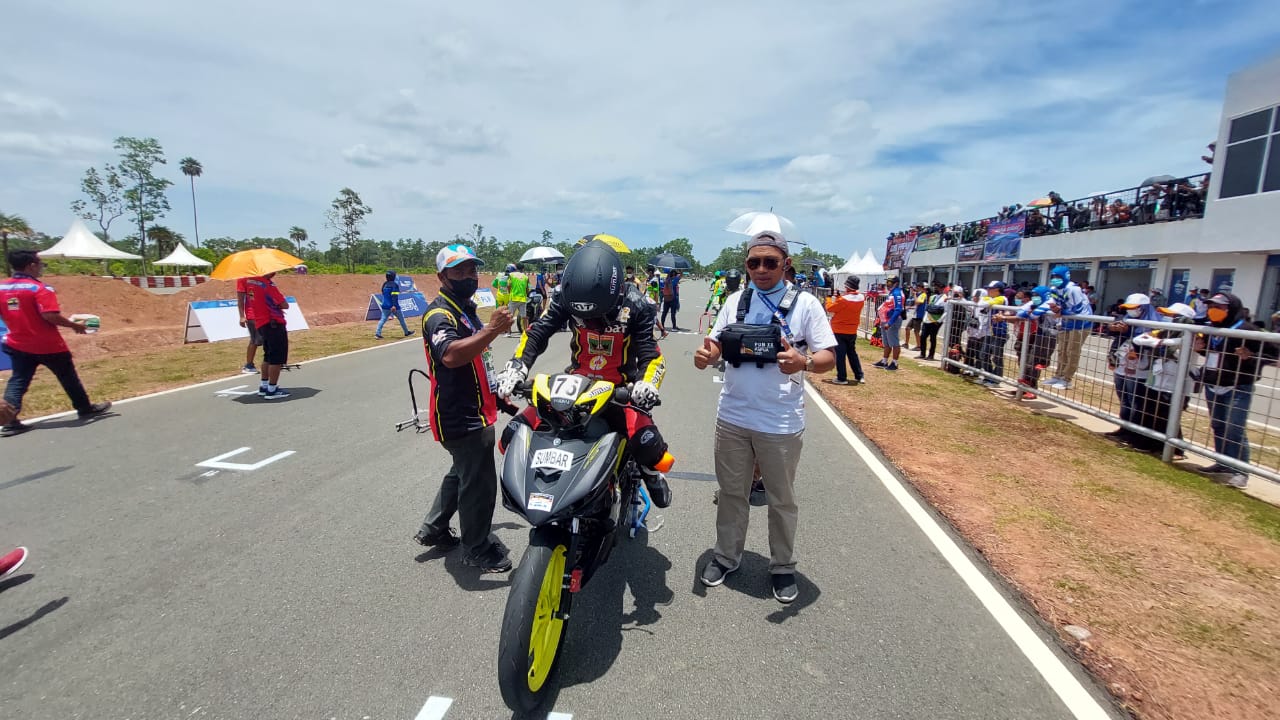 Dua Pembalap Sumbar Jatuh di Kelas Beregu Motor PON Papua