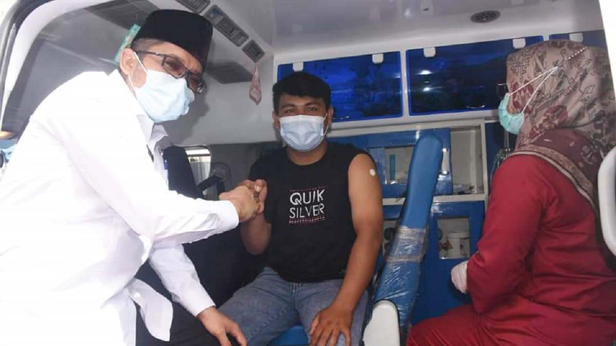 Wali Kota Luncurkan Vaksinasi "Mobile" Pertama di Padang