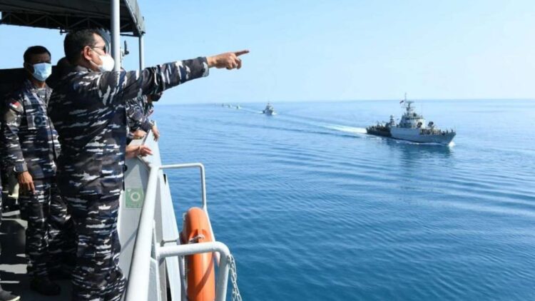 Kapal perang TNI AL dalam Latihan Operasi Amfibi (Latopsfib) Tahun 2021. (Dinas Penerangan TNI AL)