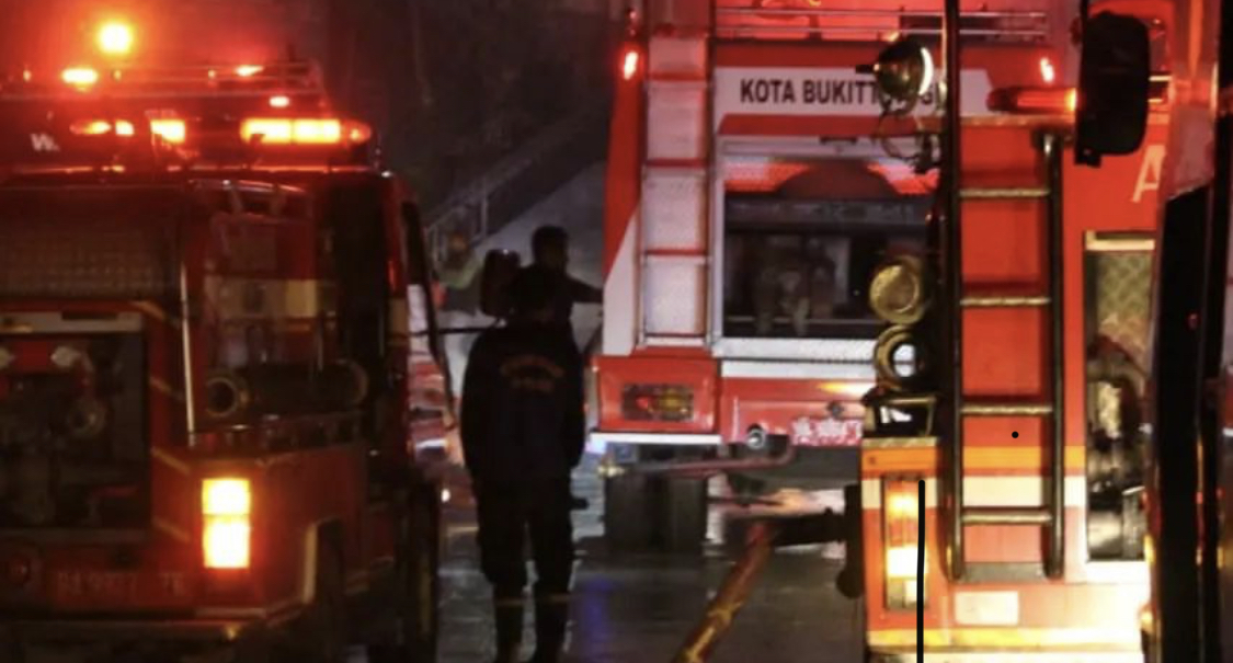 Kebakaran Hanguskan 25 Kios di Pasar Bawah Bukittinggi