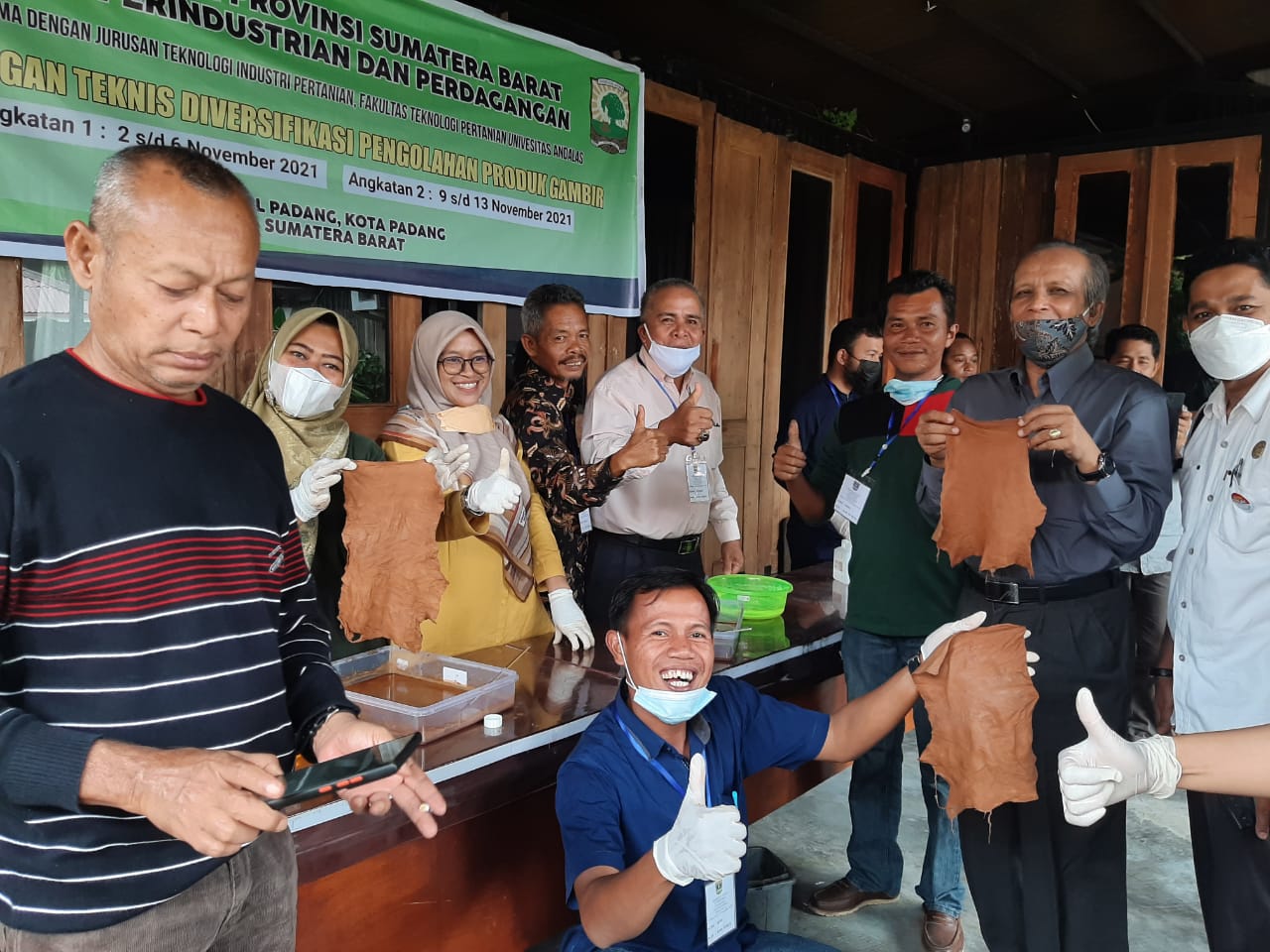 Menaikkan Kelas Produk Gambir, Cara Berpihak Ke Petaninya