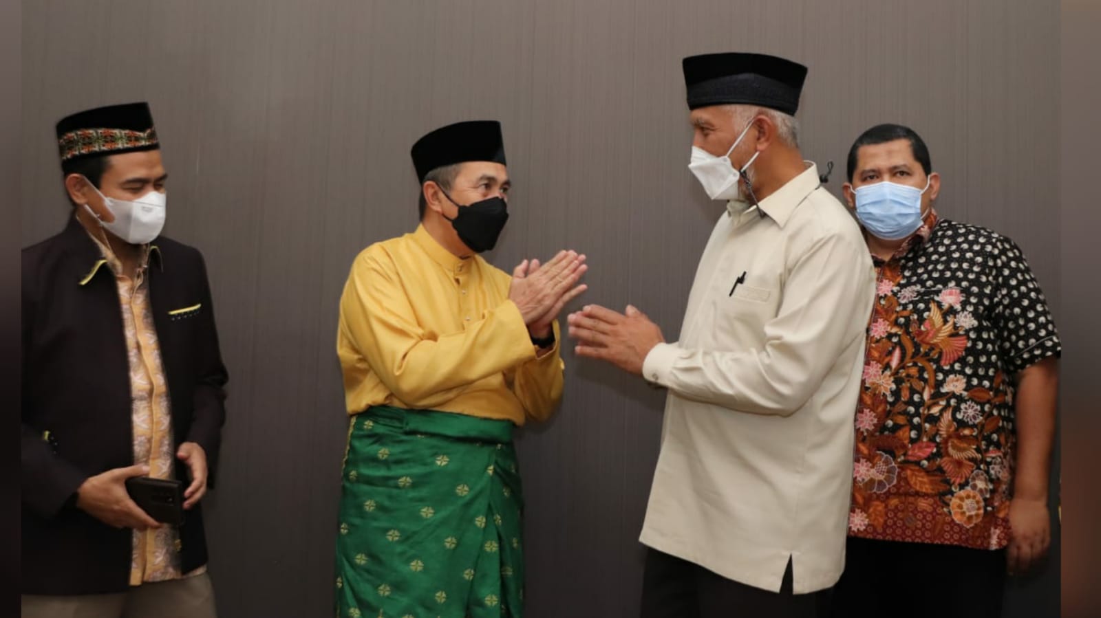 Gubernur Riau Bertemu Mahyeldi, Bahas Konektivitas dan Jalan Tol ke Dharmasraya