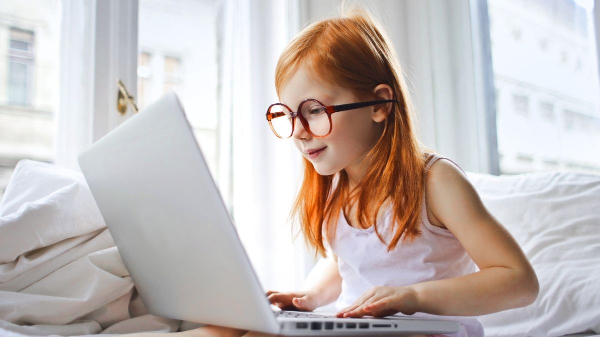 Mata minus dapat menghambat aktivitas, berikut beberapa cara yang dapat dilakukan untuk mencegah permasalahan mata minus pada anak.