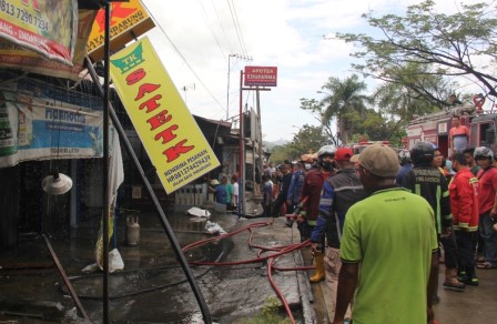 5 Toko di Padang Terbakar: Jasa Laundry hingga Apotek