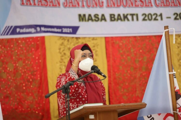 Ketua YJI Cabang Padang Ny. Genny Hendri Septa. (Foto Prokopim Padang)