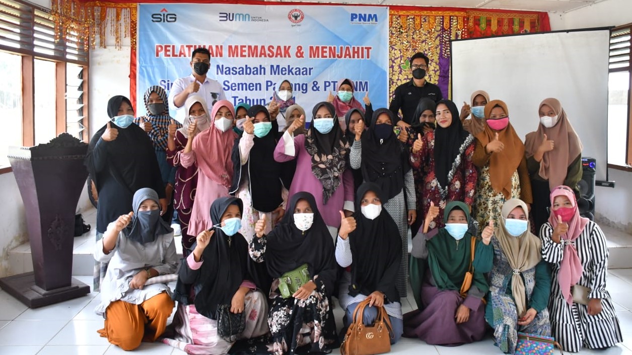 Program Sinergi Semen Padang - PNM Latih Kemandirian Ekonomi Perempuan