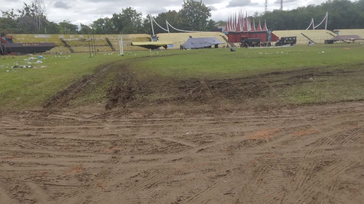 Langgam.id-lapangan stadion rusak