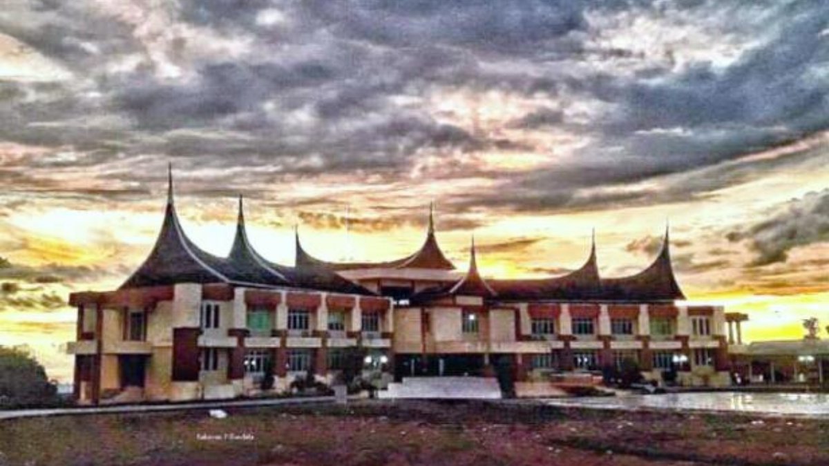 Ketua dprd pasbar diganti