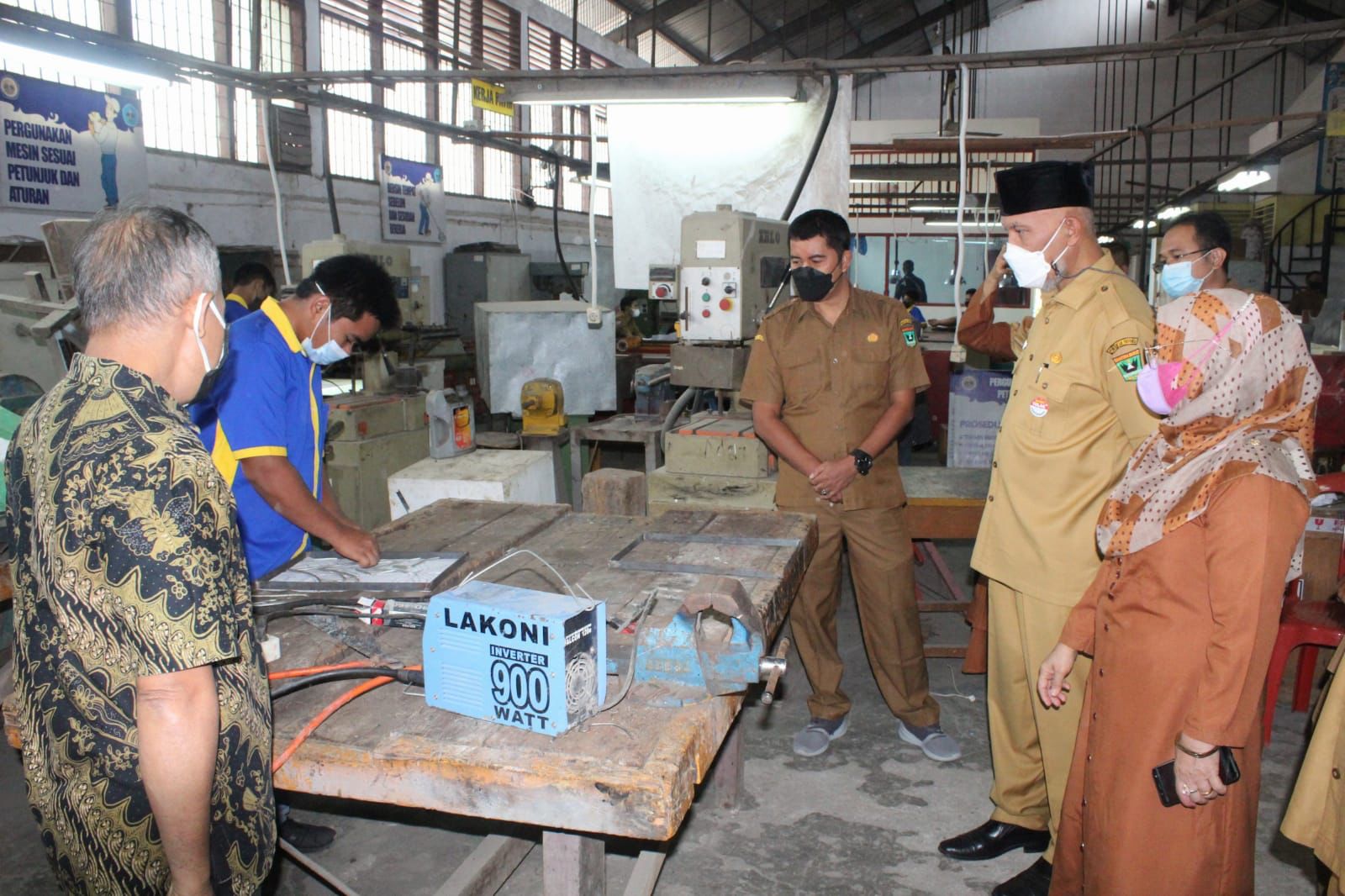 Gubernur Sumbar Minta OPD Beli Produk Karya Siswa SMK