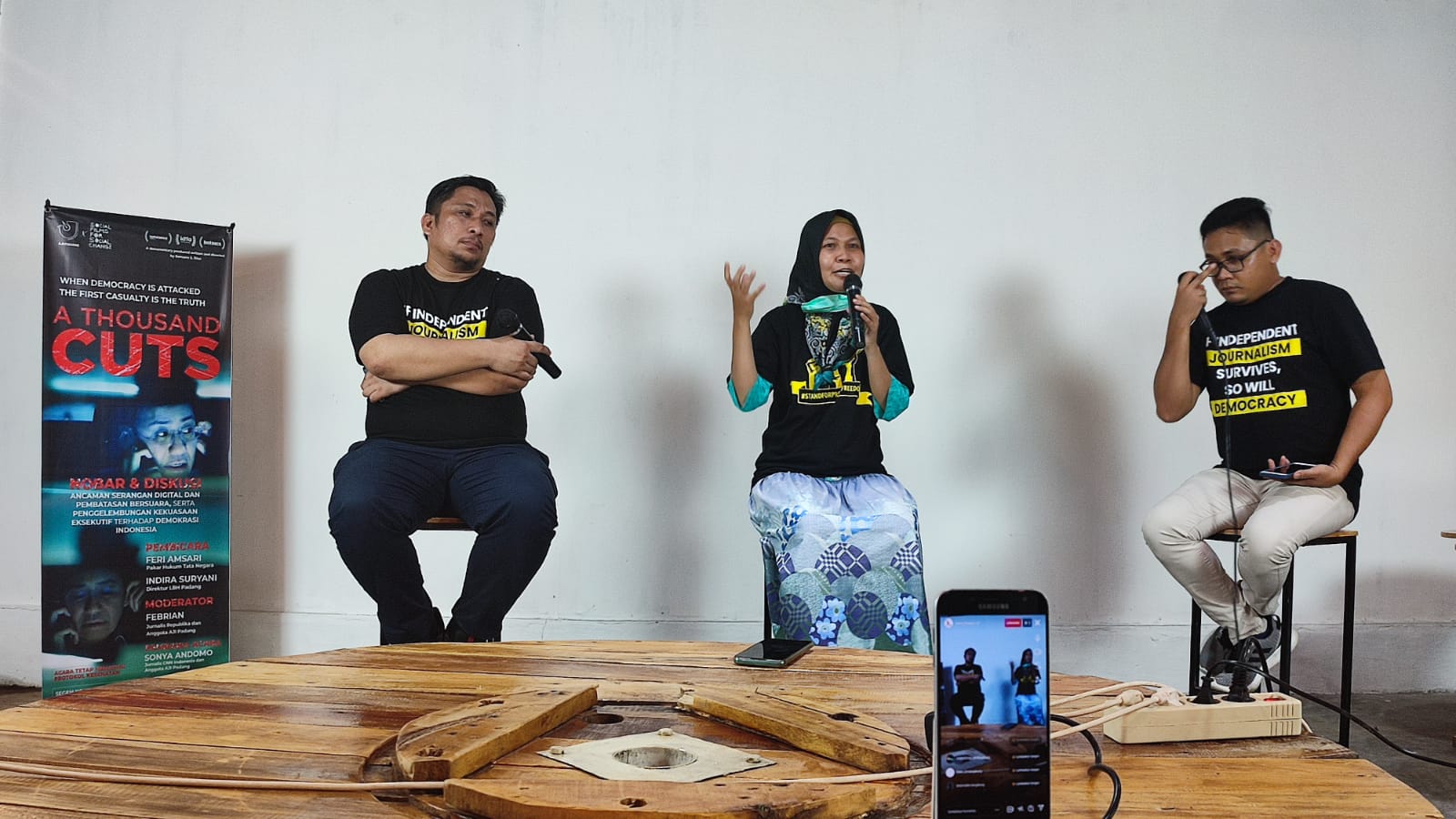 AJI Padang Gelar Nobar dan Diskusi Film A Thousand Cuts