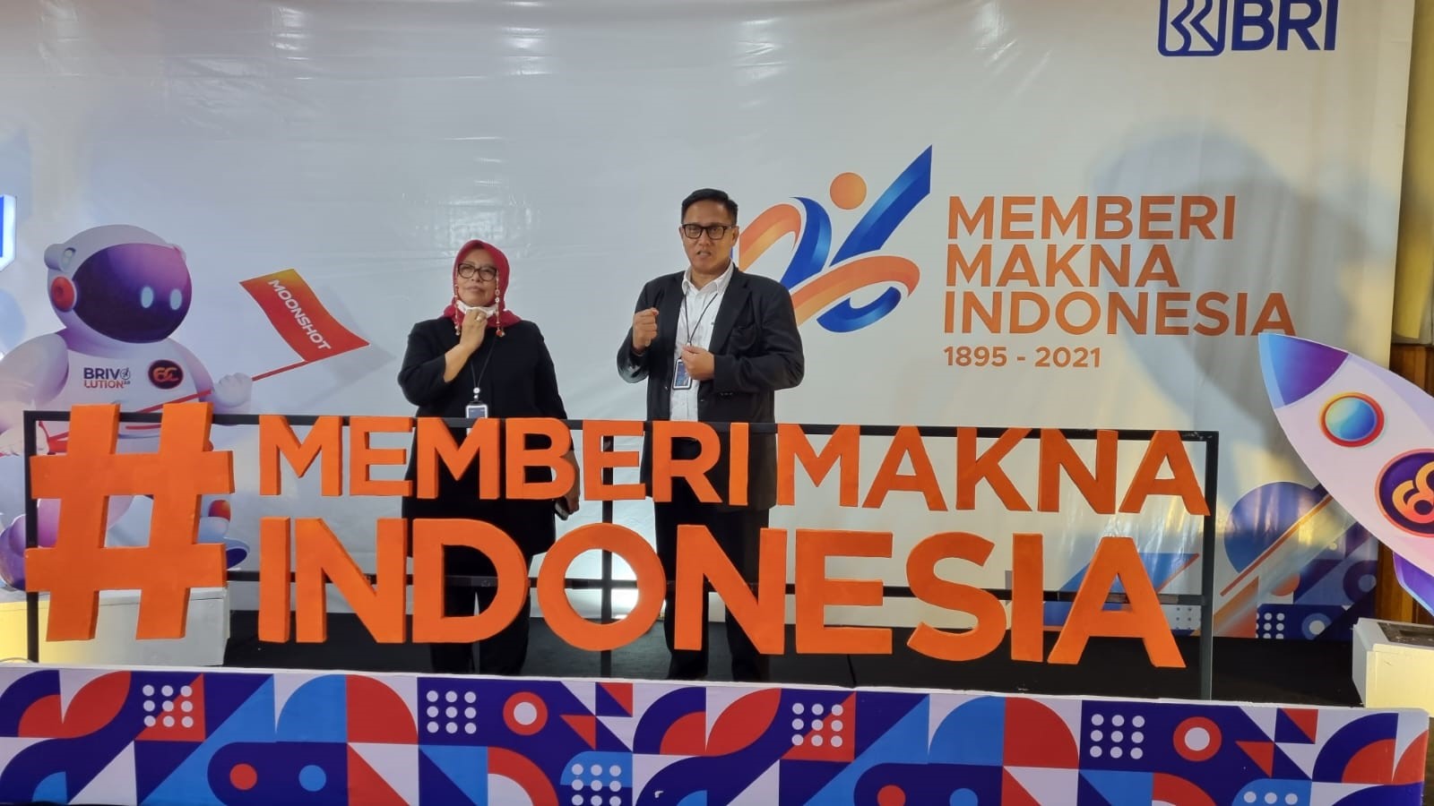 CEO BRI Padang Terima Penghargaan 25 Tahun Mengabdi