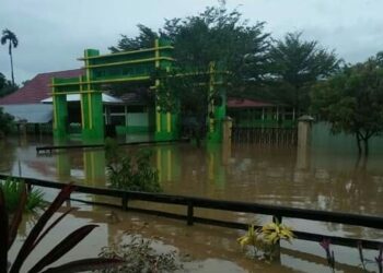 Fasilitas umum terendam banjir di Kampung Tengah Kecamatan Ranah Ampek Hulu Tapan. (Foto: FB Reli Sofrina)