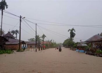 Banjir di Kampung Tengah Kecamatan Ranah Ampek Hulu Tapan. (Foto: FB Reli Sofrina)