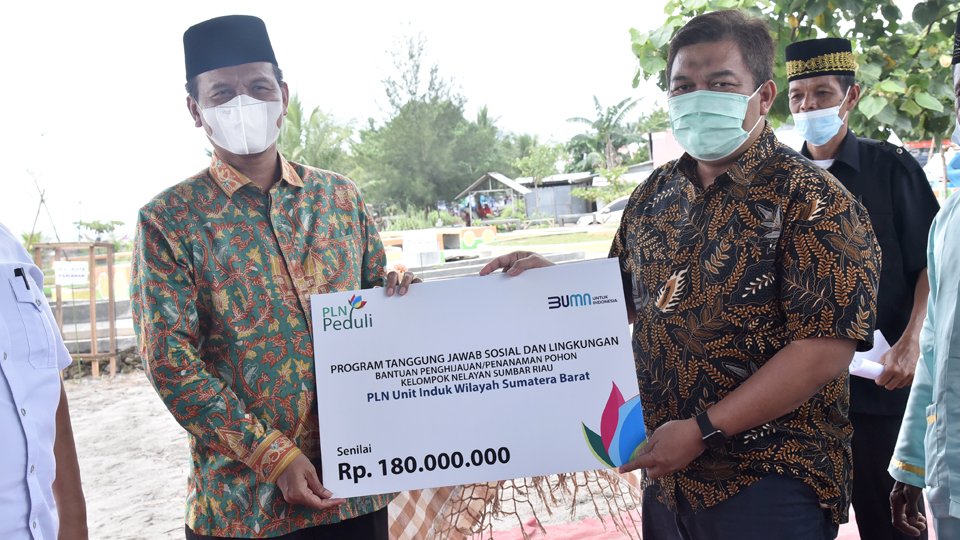 PLN Salurkan CSR Rp180 Juta untuk Kota Pariaman