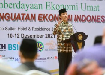 Presiden Jokowi saat memberikan sambutan pada peresmian pembukaan Kongres Ekonomi Umat Ke-2 Majelis Ulama Indonesia (MUI) Tahun 2021, di Jakarta, Jumat (10/12/2021). (Foto: BPMI Setpres/Muchlis Jr)